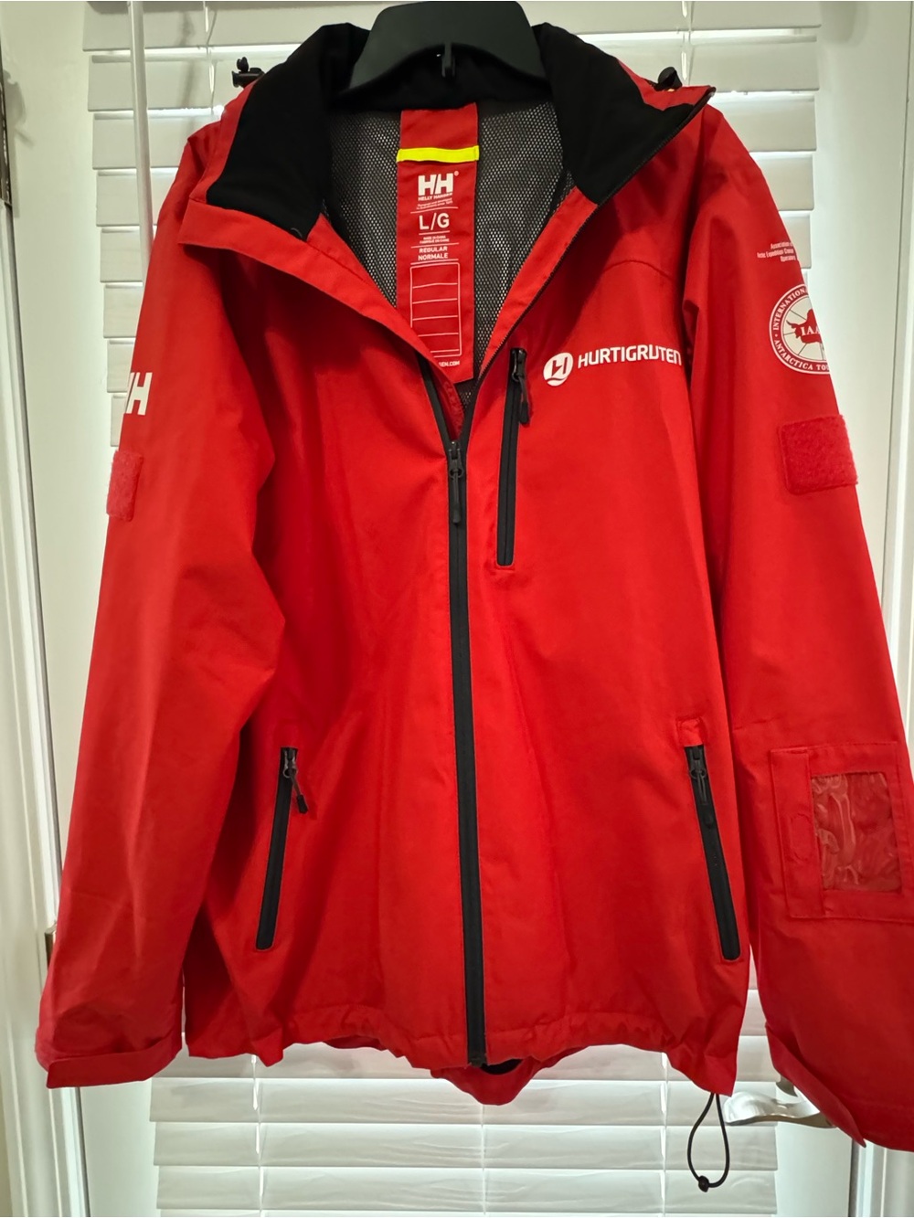 Helly Hansen Red Waterproof Men's Raincoat with Black Accents Size L